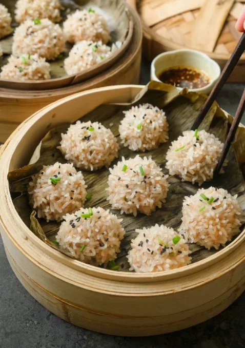 Steamed Chinese sticky rice dumplings
