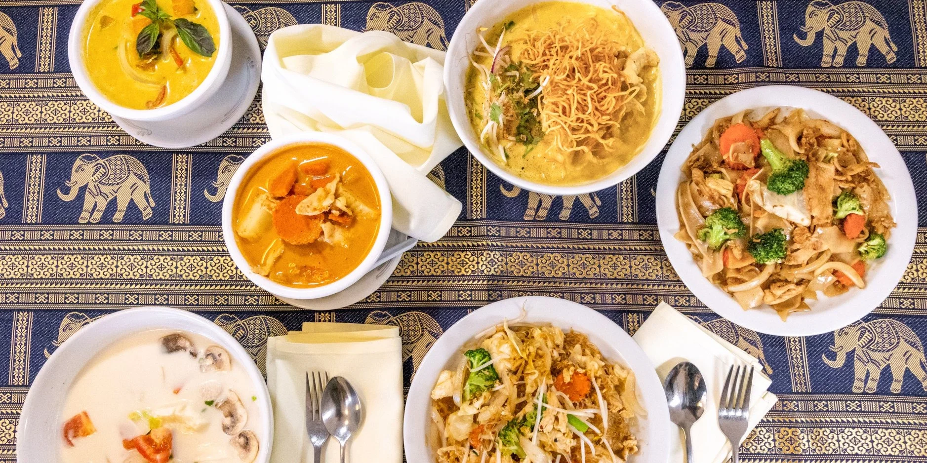 pad siew, massman curry, crispy noodle curry