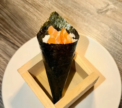 Salmon Handroll