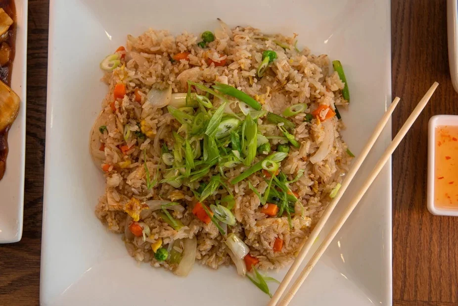 Fried rice with vegetables and green onions