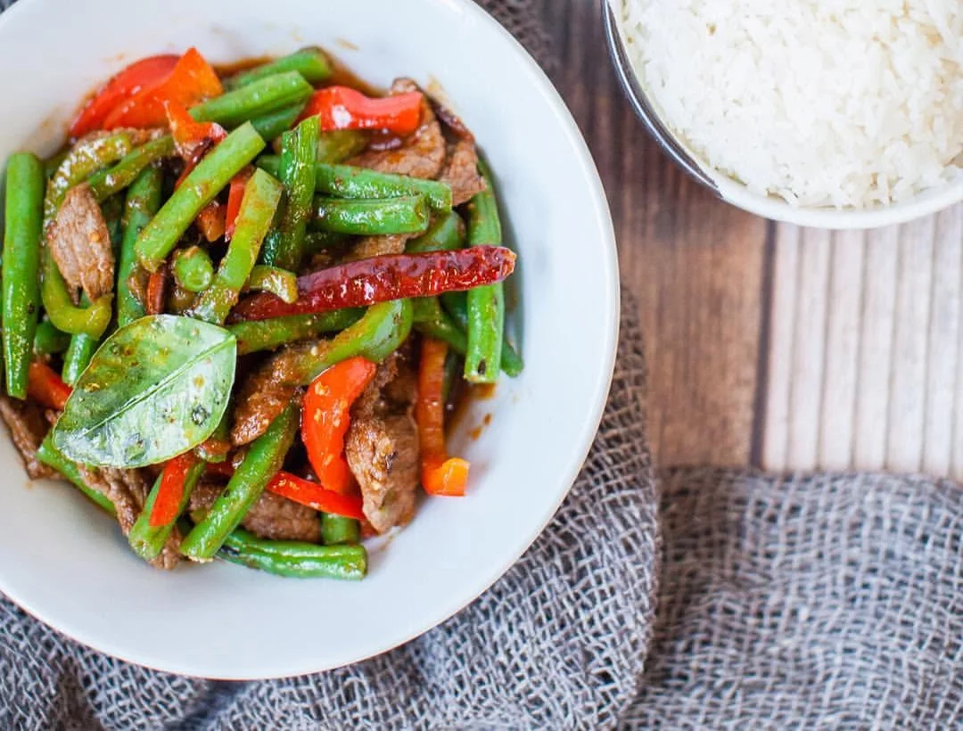Stir-fried beef with green beans and bell peppers