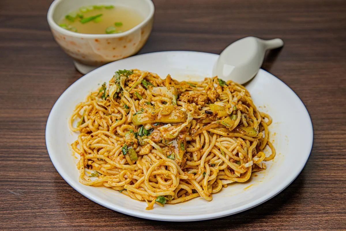 Noodle Salad [ခေါက်ဆွဲသုပ်]