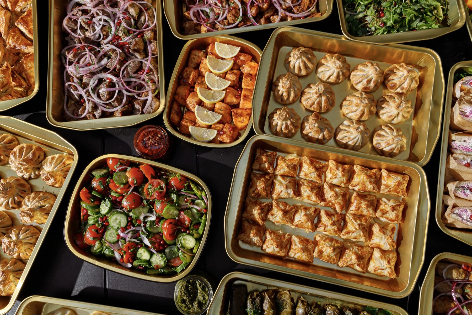 Flexible catering trays for a growing team