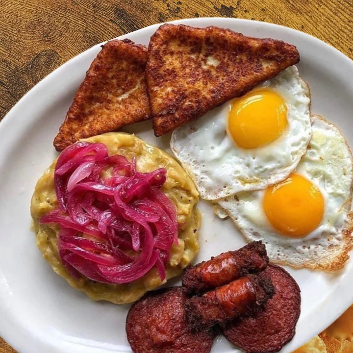 2 Huevos Cualquier Estilo Spanish Breakfast