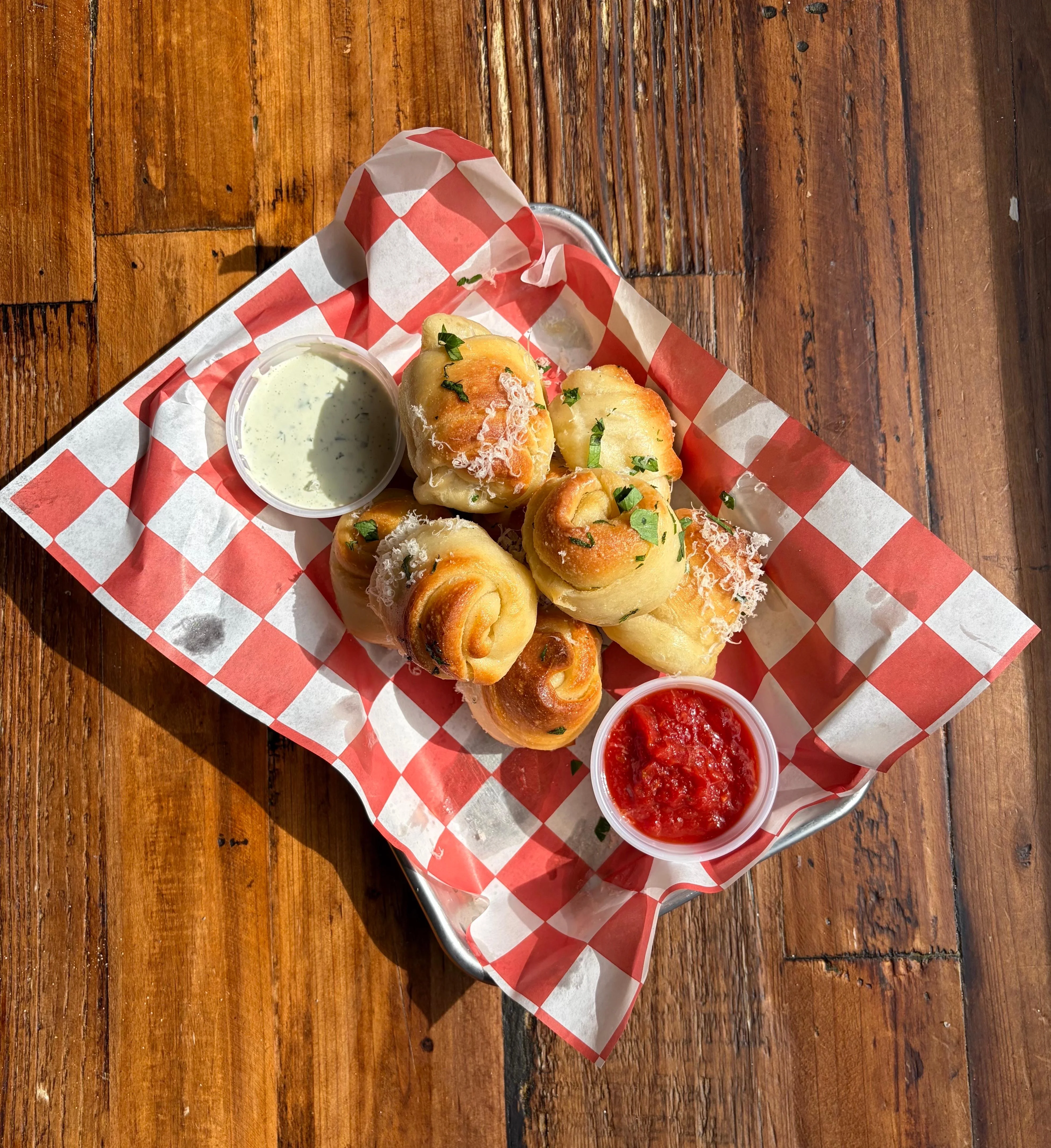 9 Garlic Knots