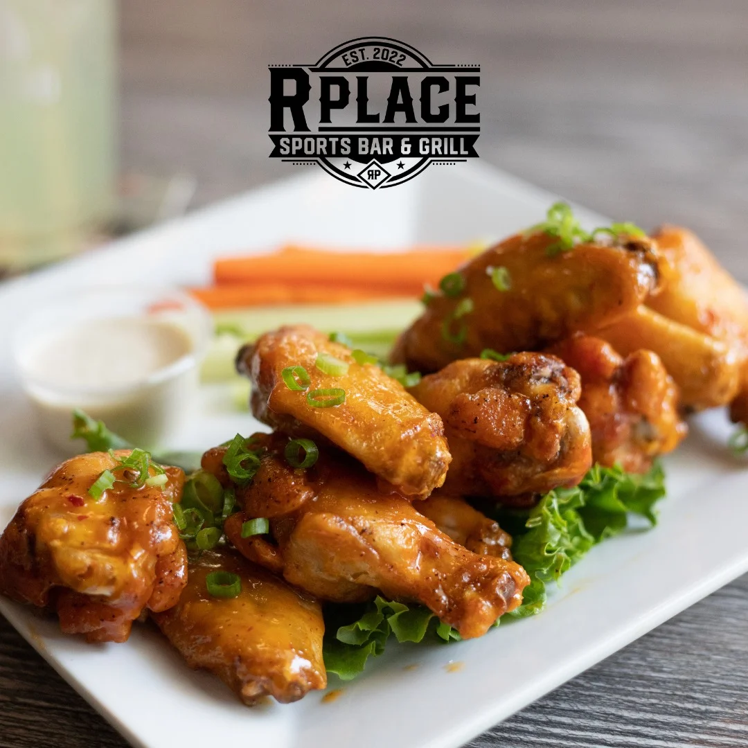 Crispy buffalo chicken wings with dipping sauce