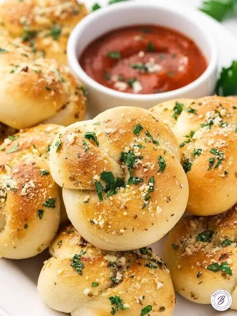 Garlic Knots with Marinara (6)
