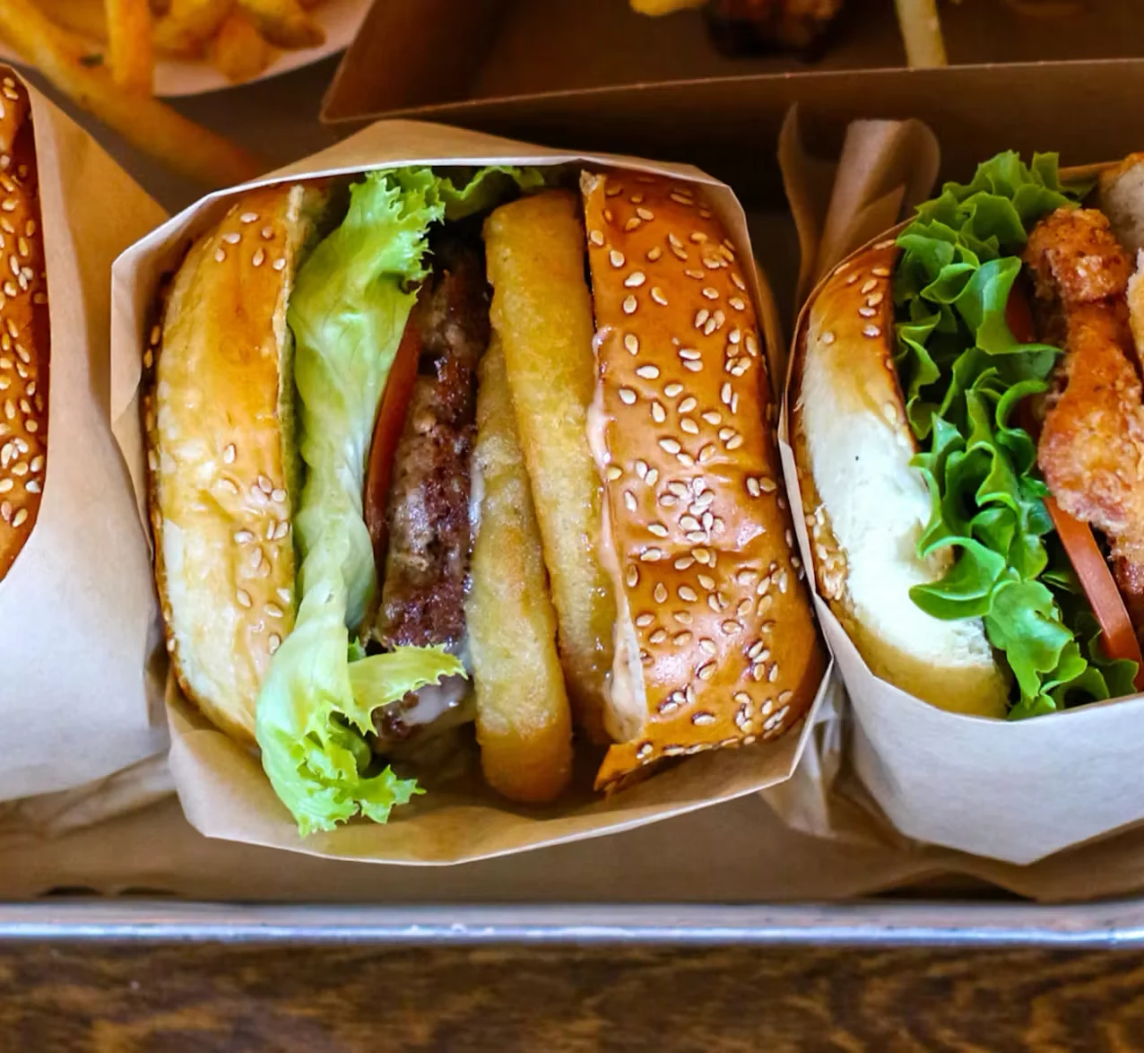 Juicy American cheeseburger with lettuce and tomato