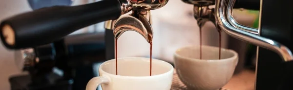 Espresso brewing in a coffee machine with two cups