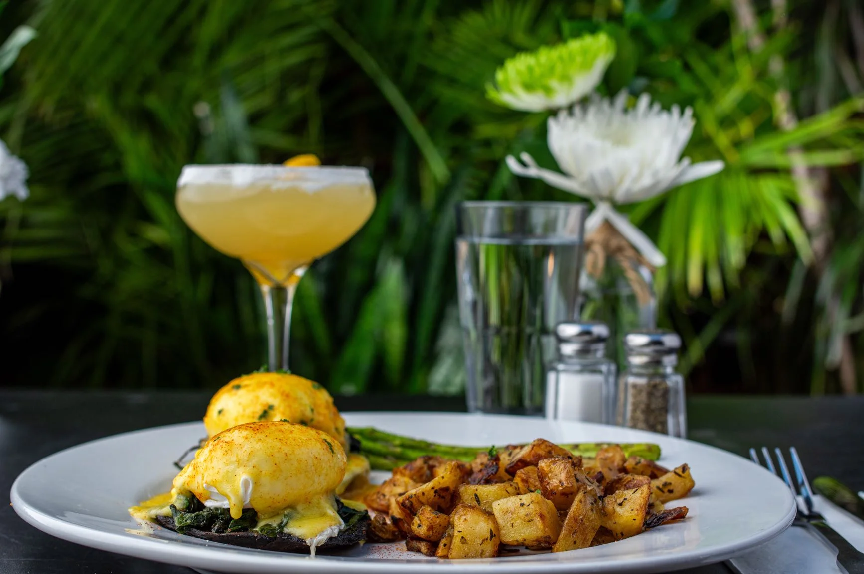 A display of mimosas and salmon cakes at Logan 11