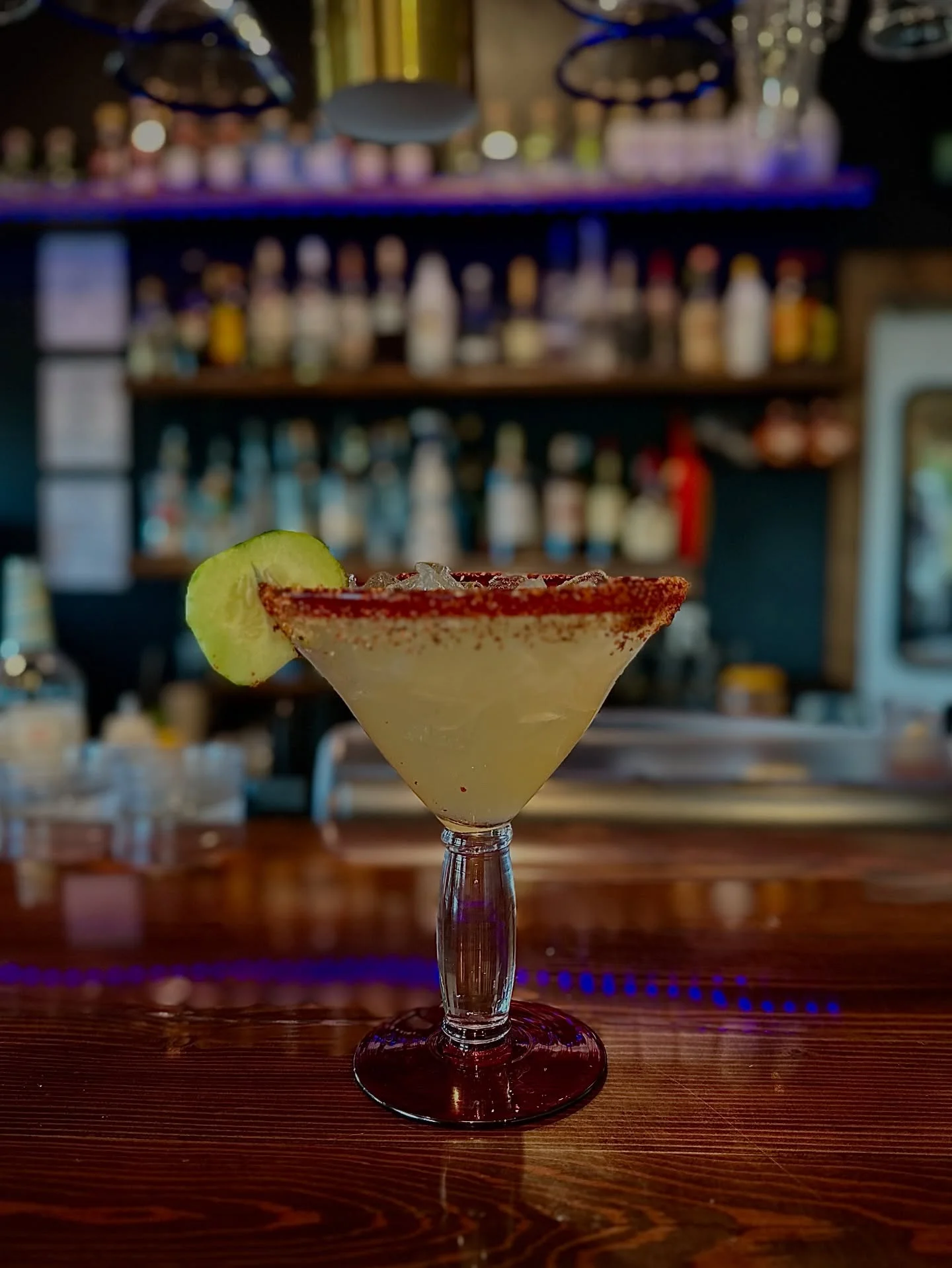 Refreshing margarita cocktail with lime garnish