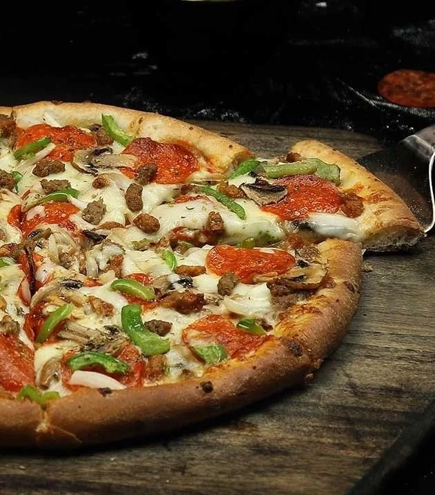 Delicious pepperoni pizza with green peppers and sausage