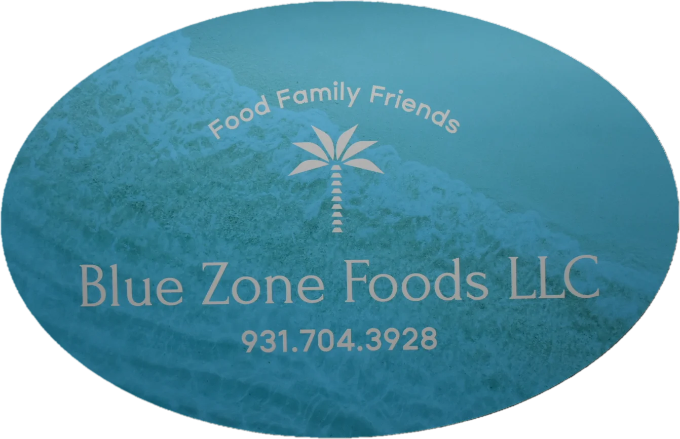 A visually appealing logo featuring a palm tree and ocean waves, conveying a sense of community and family around food.
