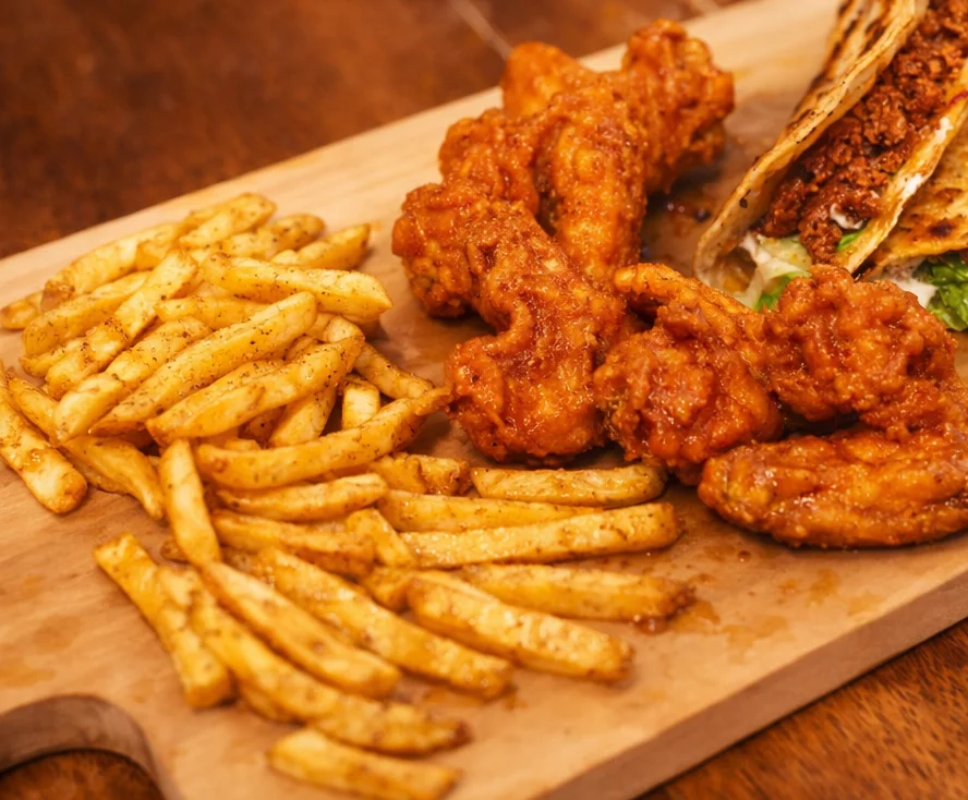 hot wings burgers fries lunch dinner food Montrose food truck milkshakes beef burgers Nashville hot chicken