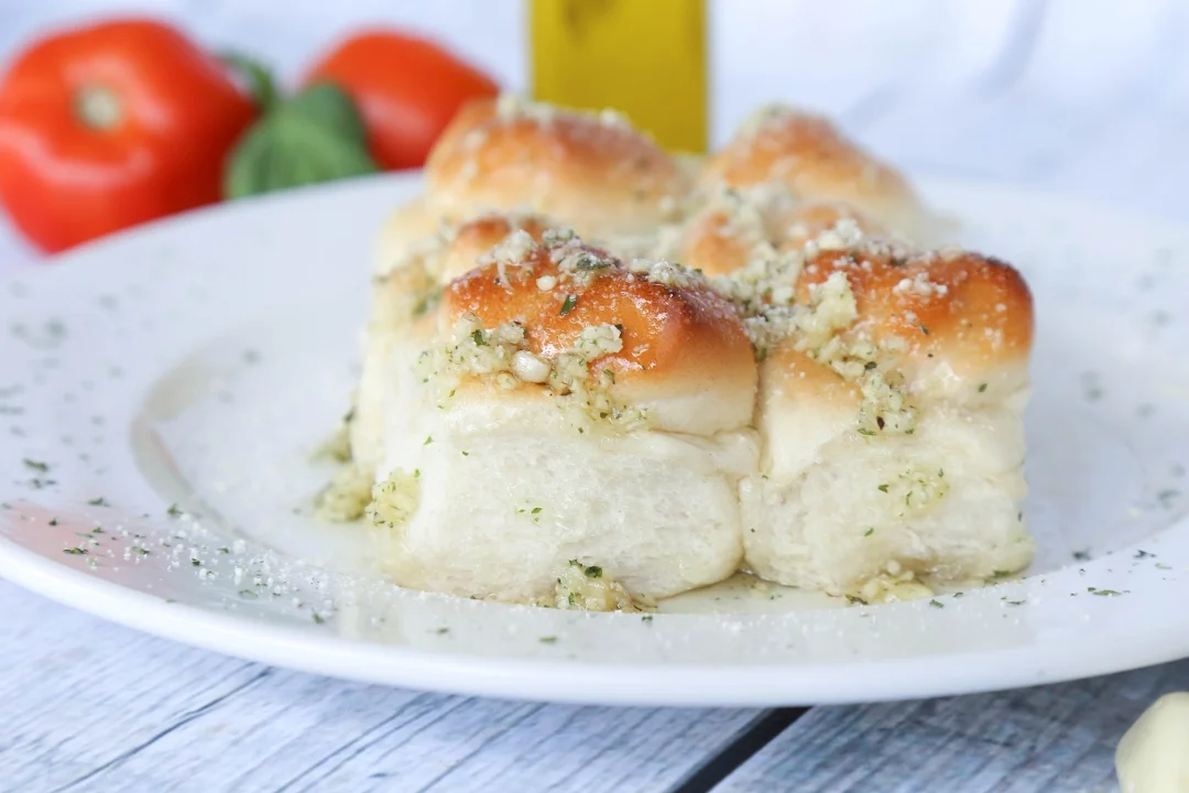 3 Garlic Rolls