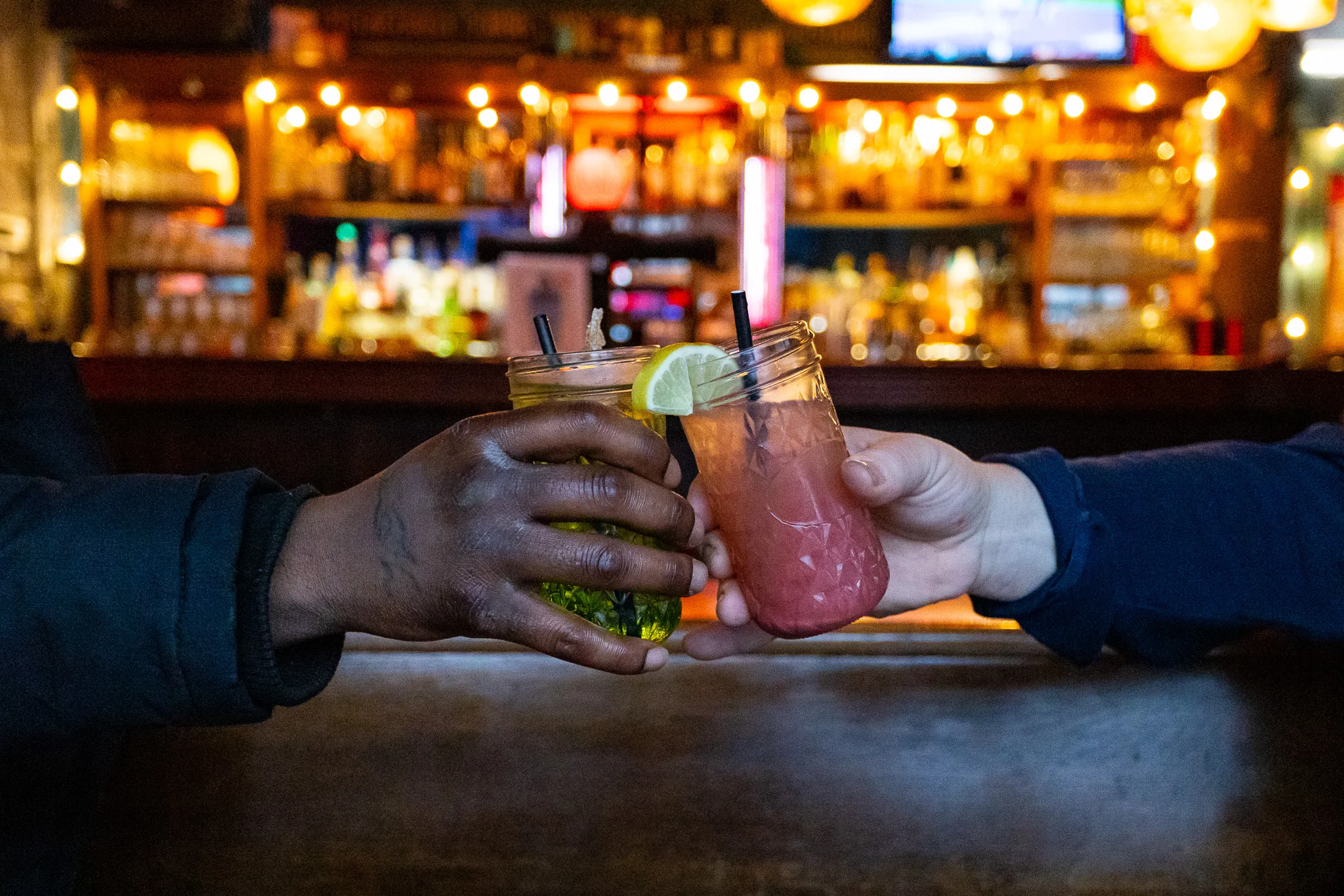 Drink with friends at the bar at Backbar