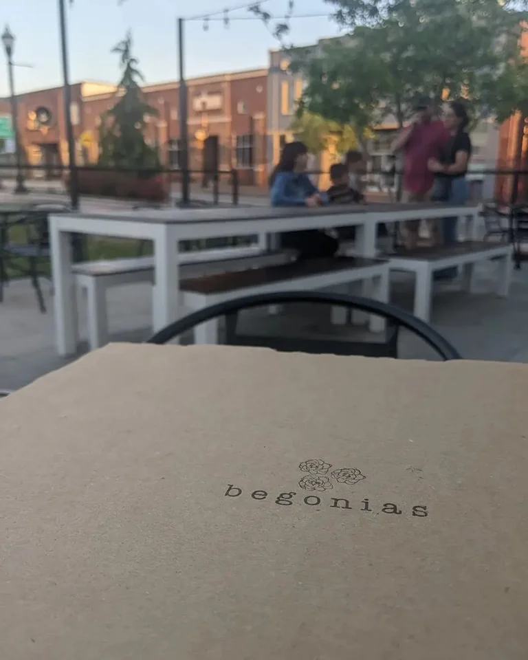Outdoor dining at Begonias restaurant with a cozy atmosphere