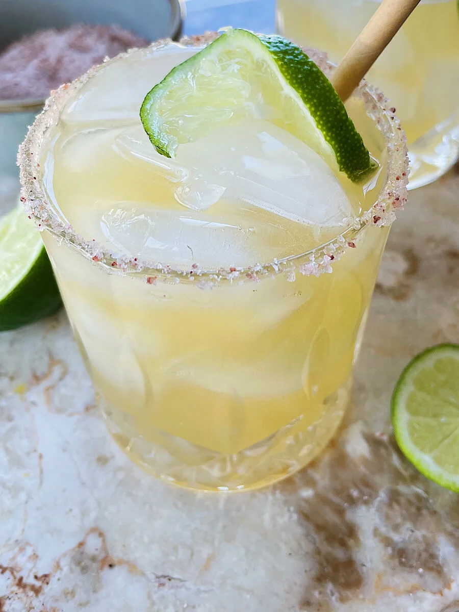 Refreshing margarita cocktail with lime garnish