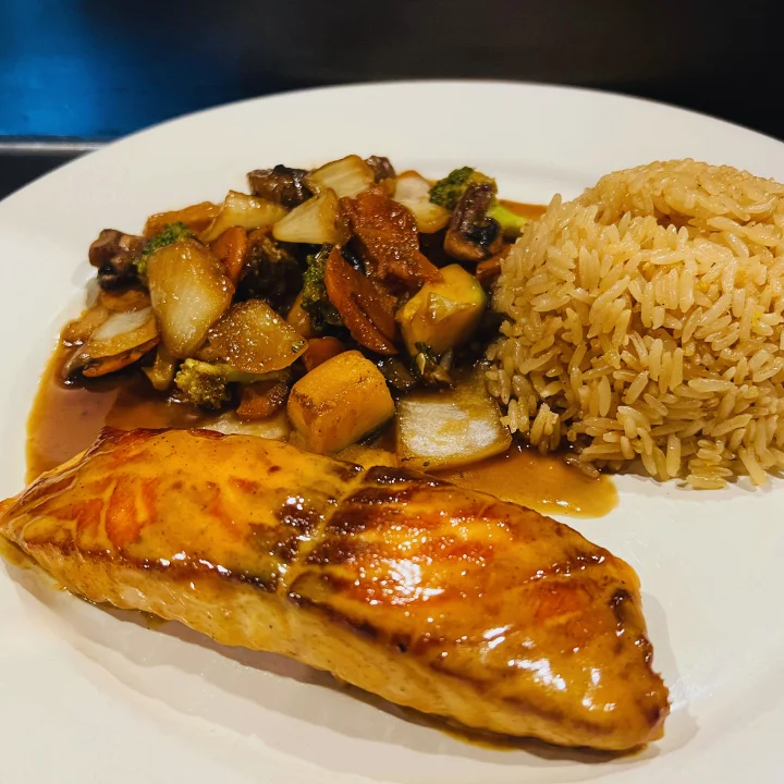 Lunch Salmon Hibachi