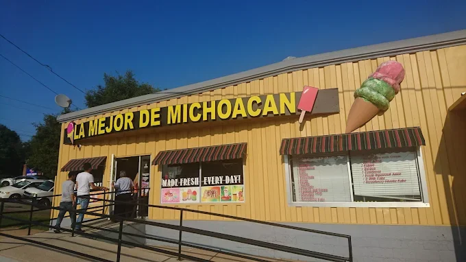 Exterior of La Mejor de Michoacan ice cream shop