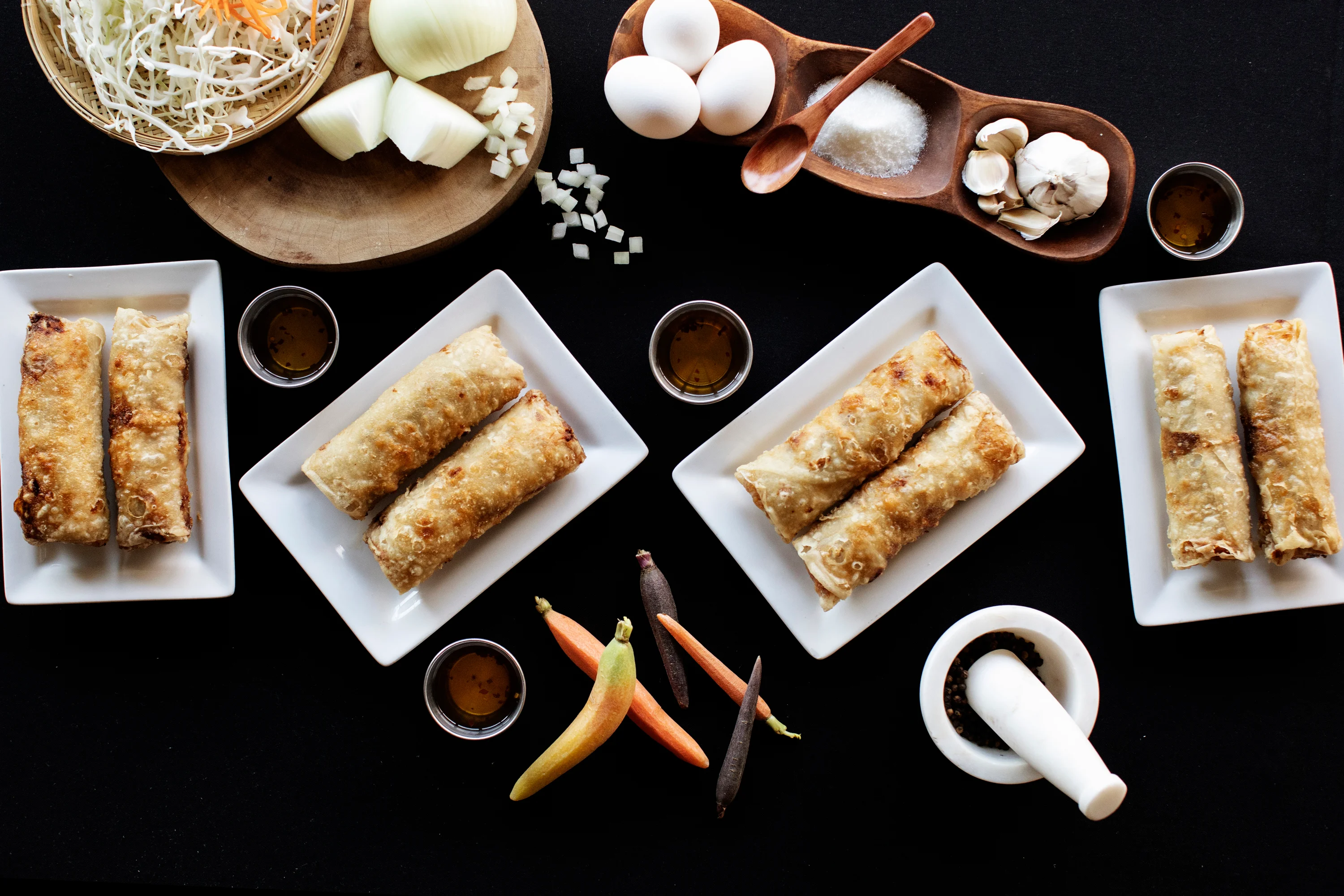 Crispy Vietnamese spring rolls with dipping sauce