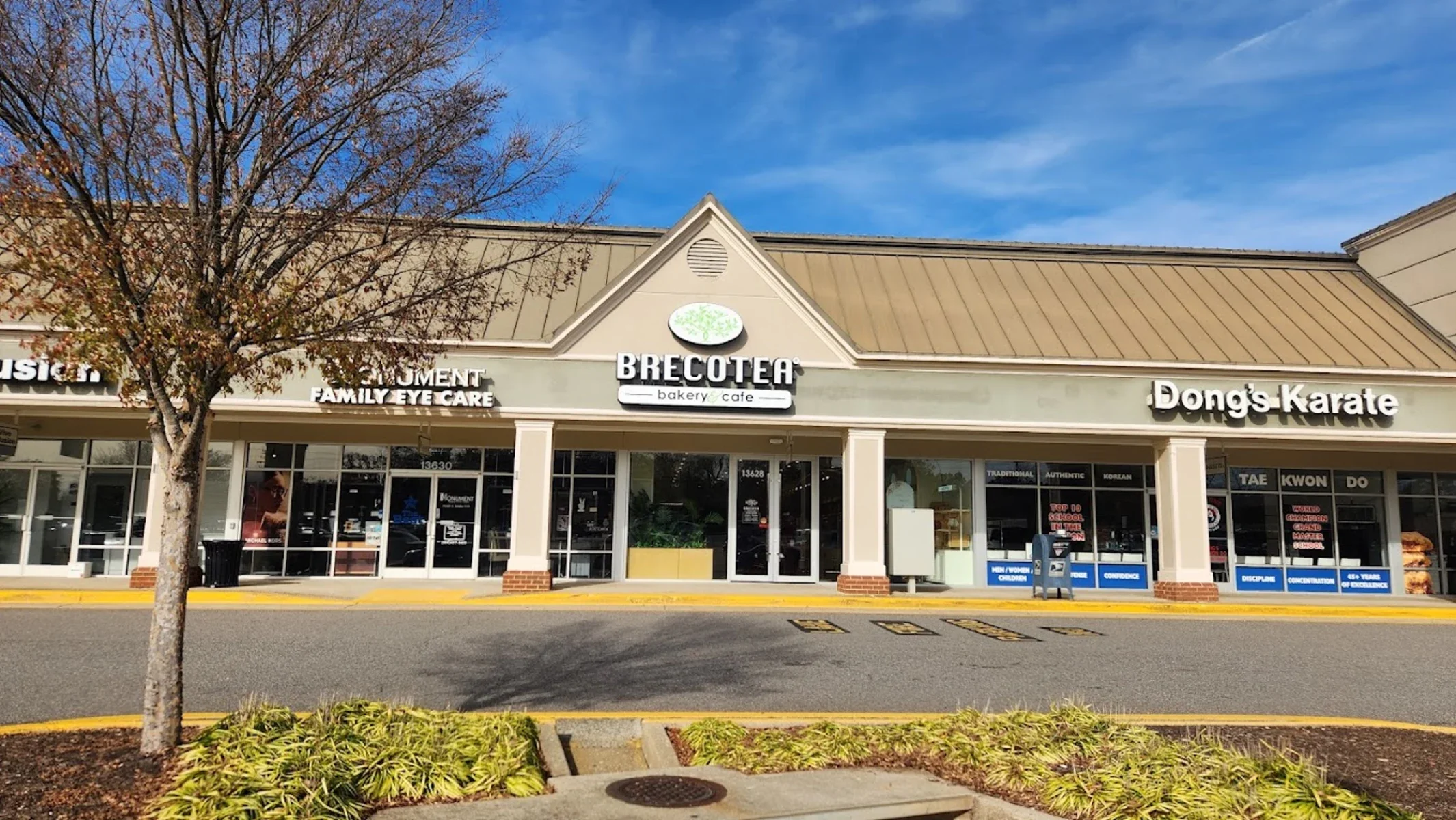 Exterior view of Brecotea bakery and cafe in a shopping plaza