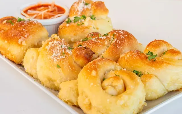 Garlic knots served with marinara sauce