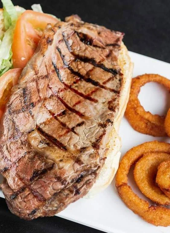 Grilled steak sandwich with onion rings