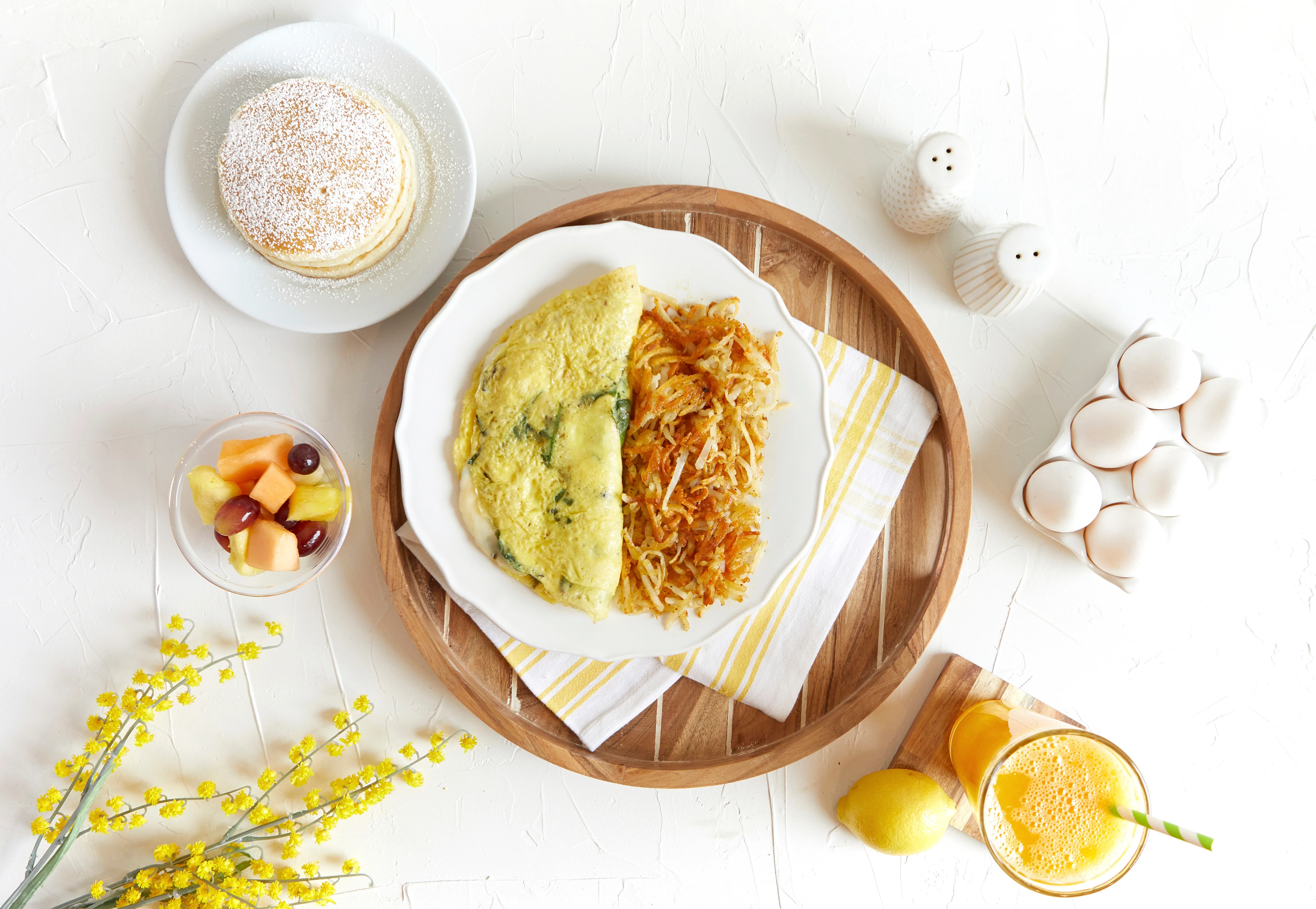 Classic American breakfast with omelette and hash browns
