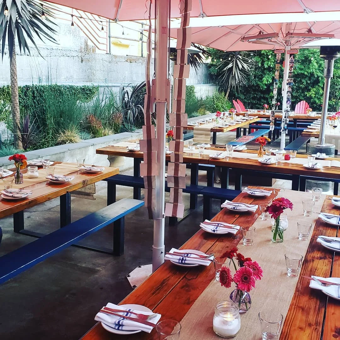 picture of our outdoor dining setting