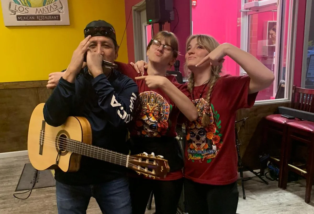 Live music performance at a vibrant Mexican restaurant