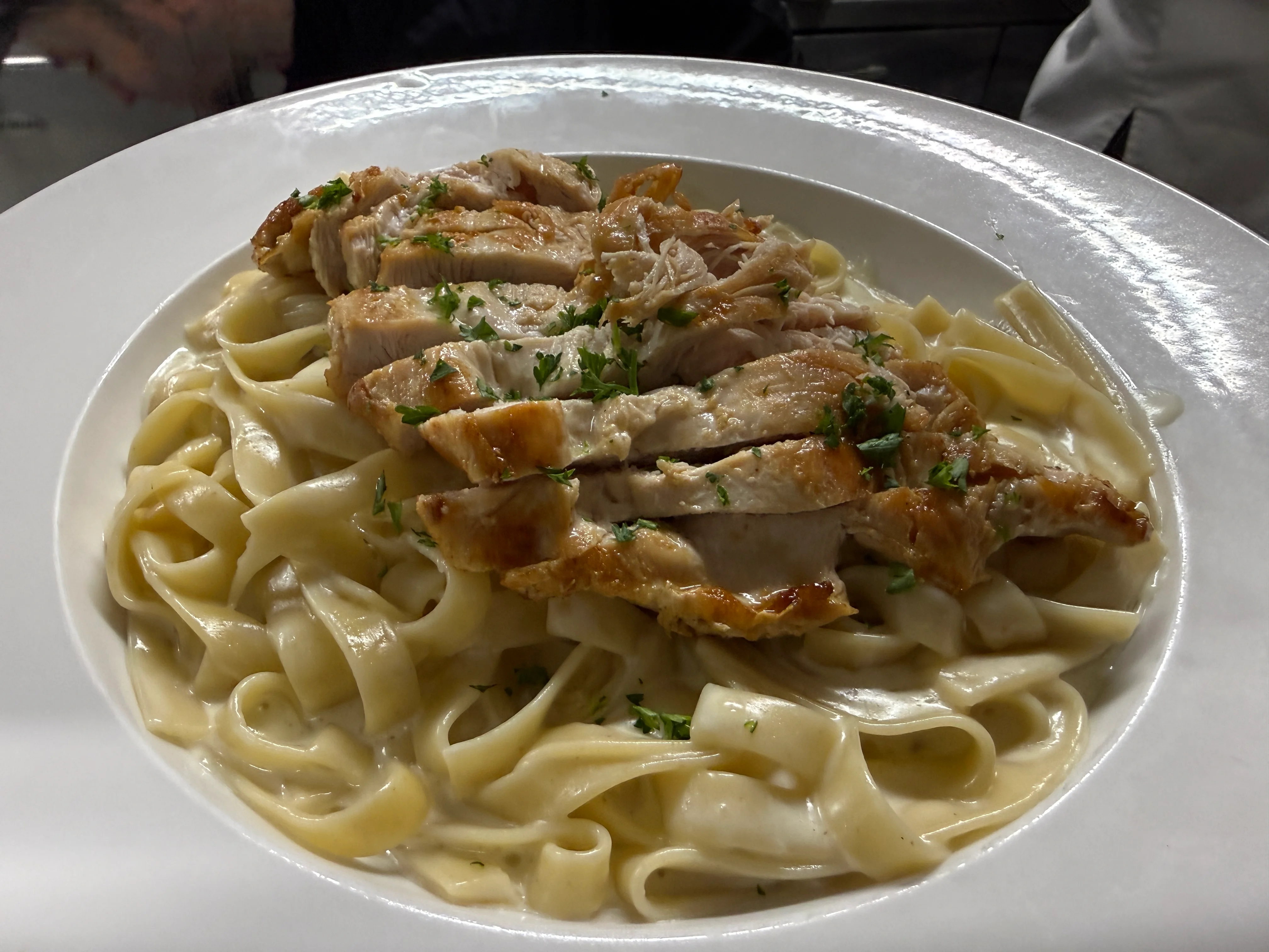 Fin Inn Again Roasted Garlic Chicken Fettucini