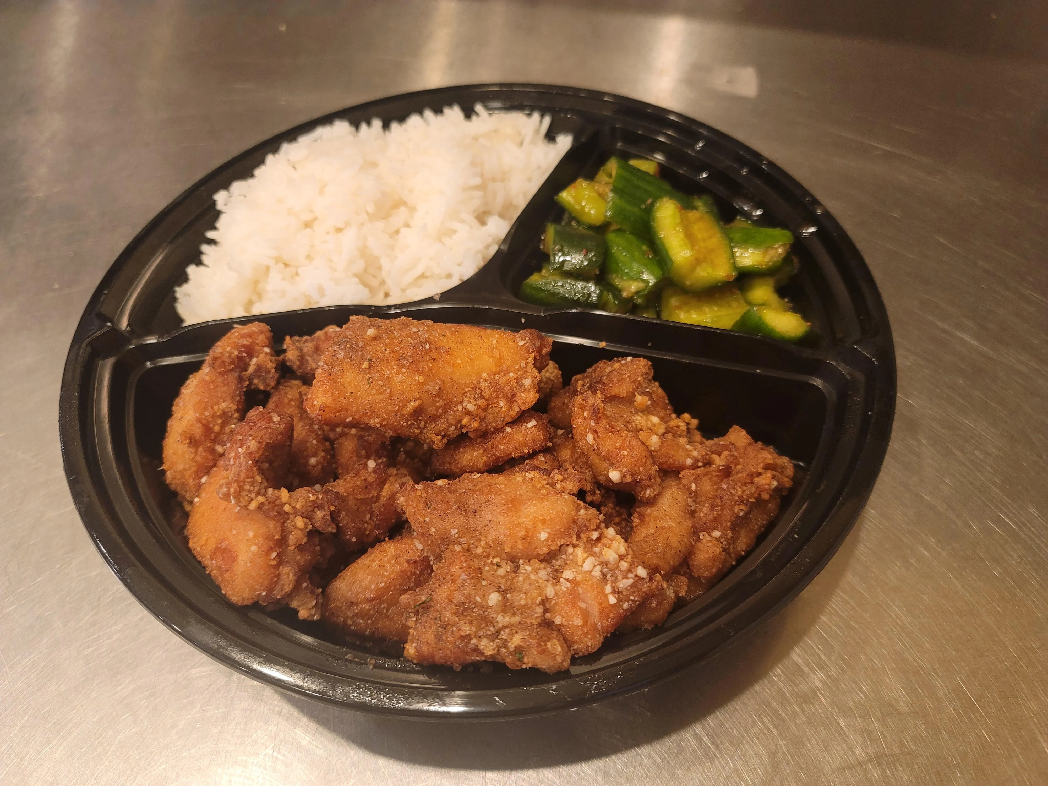 C9. Salt & Pepper Popcorn Chicken Bento 鹽酥雞飯