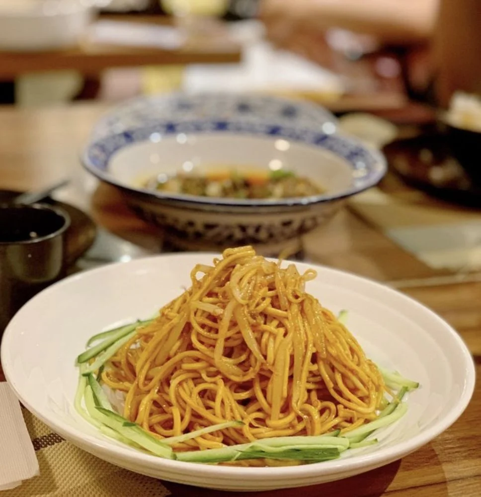 Plate of Chinese lo mein noodles garnished with green onions