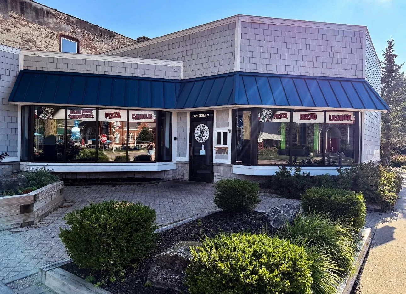 Charming restaurant exterior with pizza and pasta signage