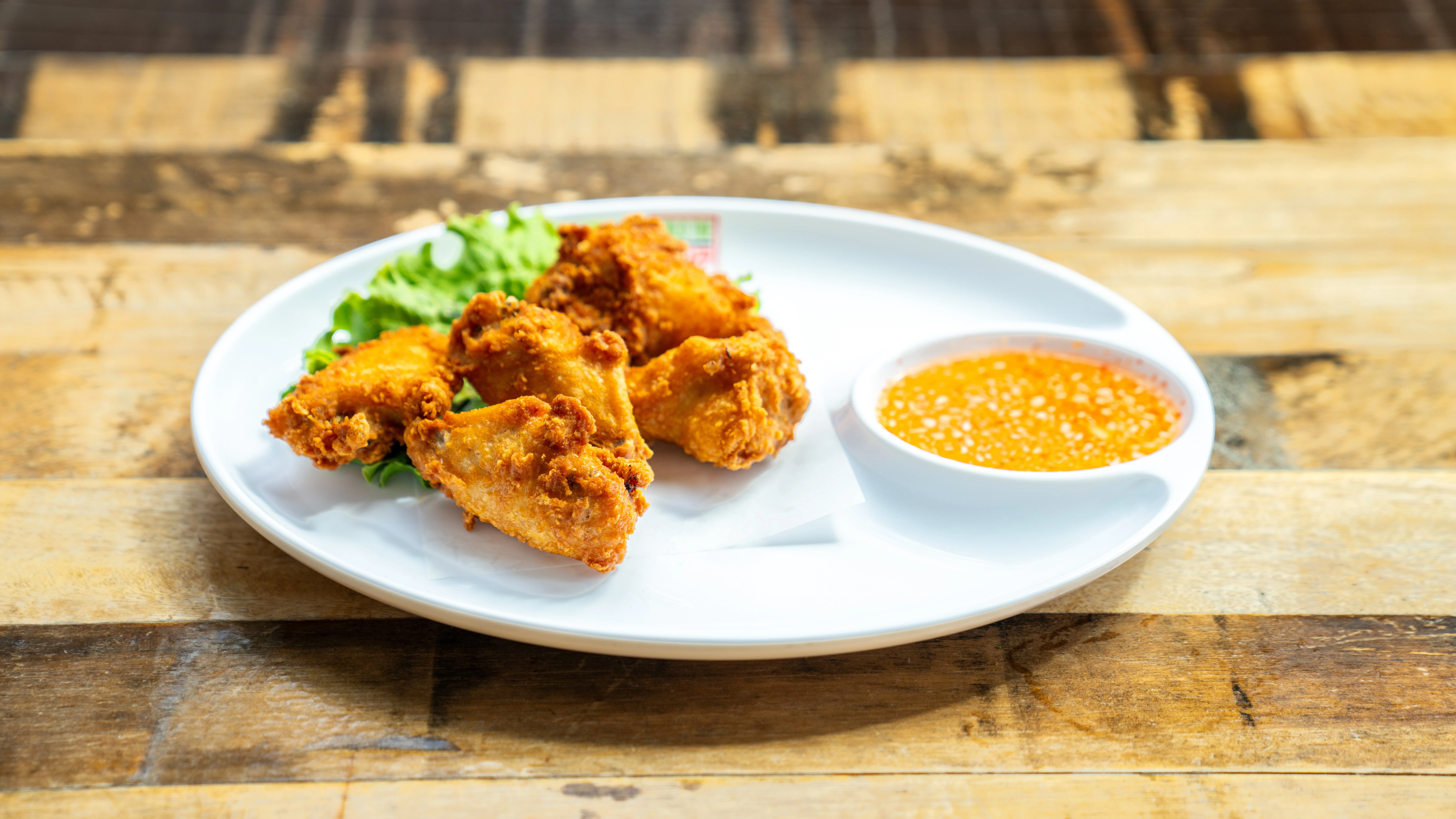 Crispy Thai-style chicken wings with dipping sauce
