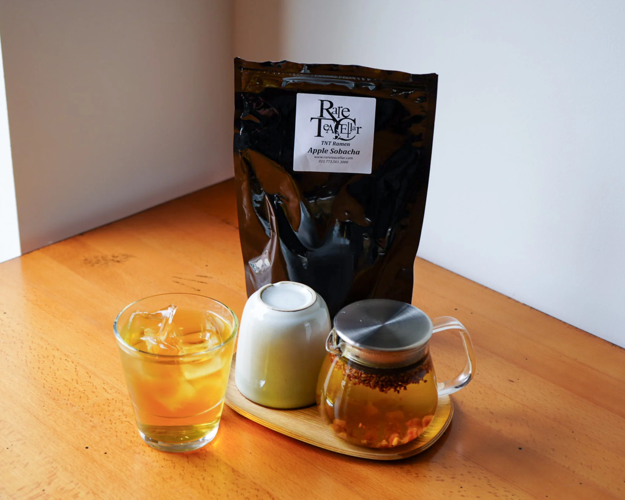 Refreshing iced tea with Apple Sobacha and tea accessories