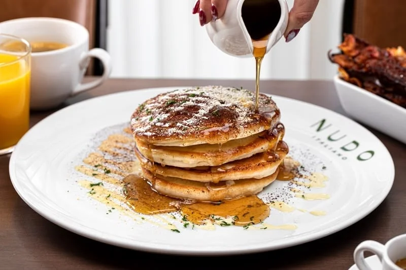 Fluffy American pancakes drizzled with syrup