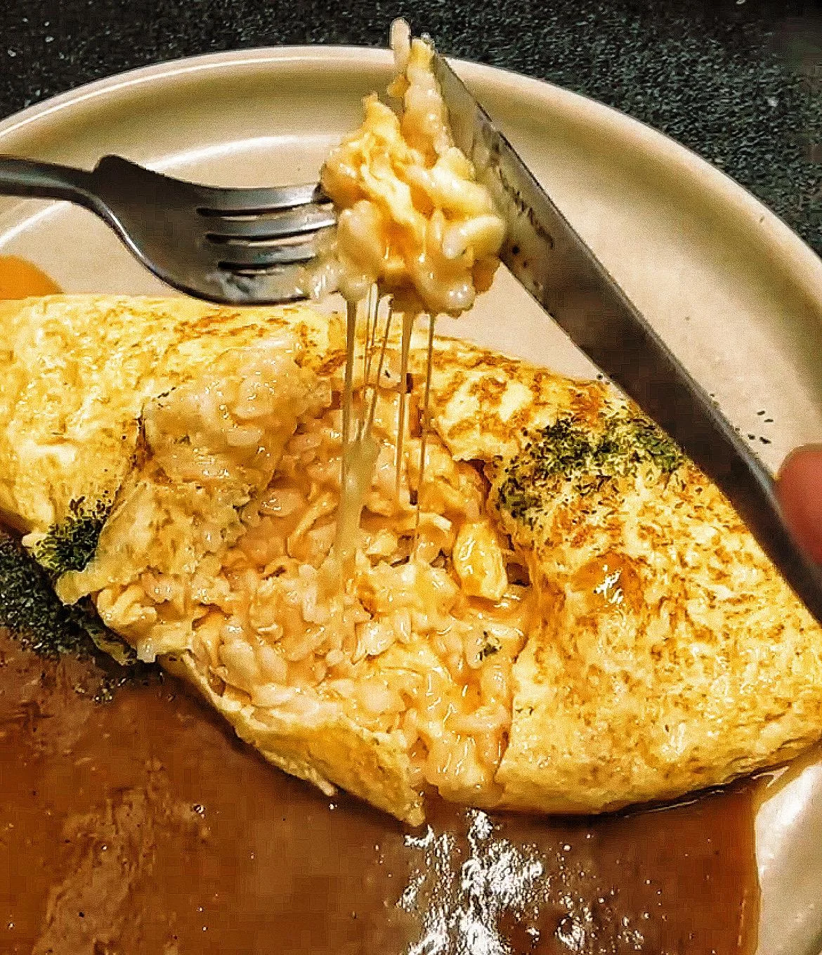 Omelette rice (omurice)