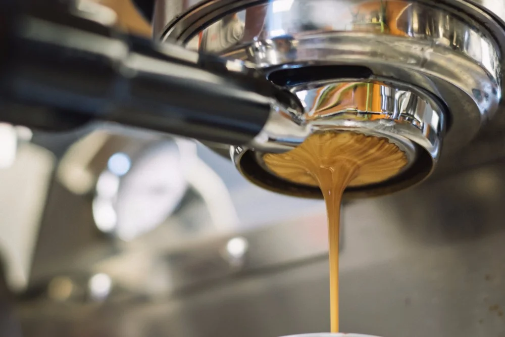Espresso extraction from a coffee machine