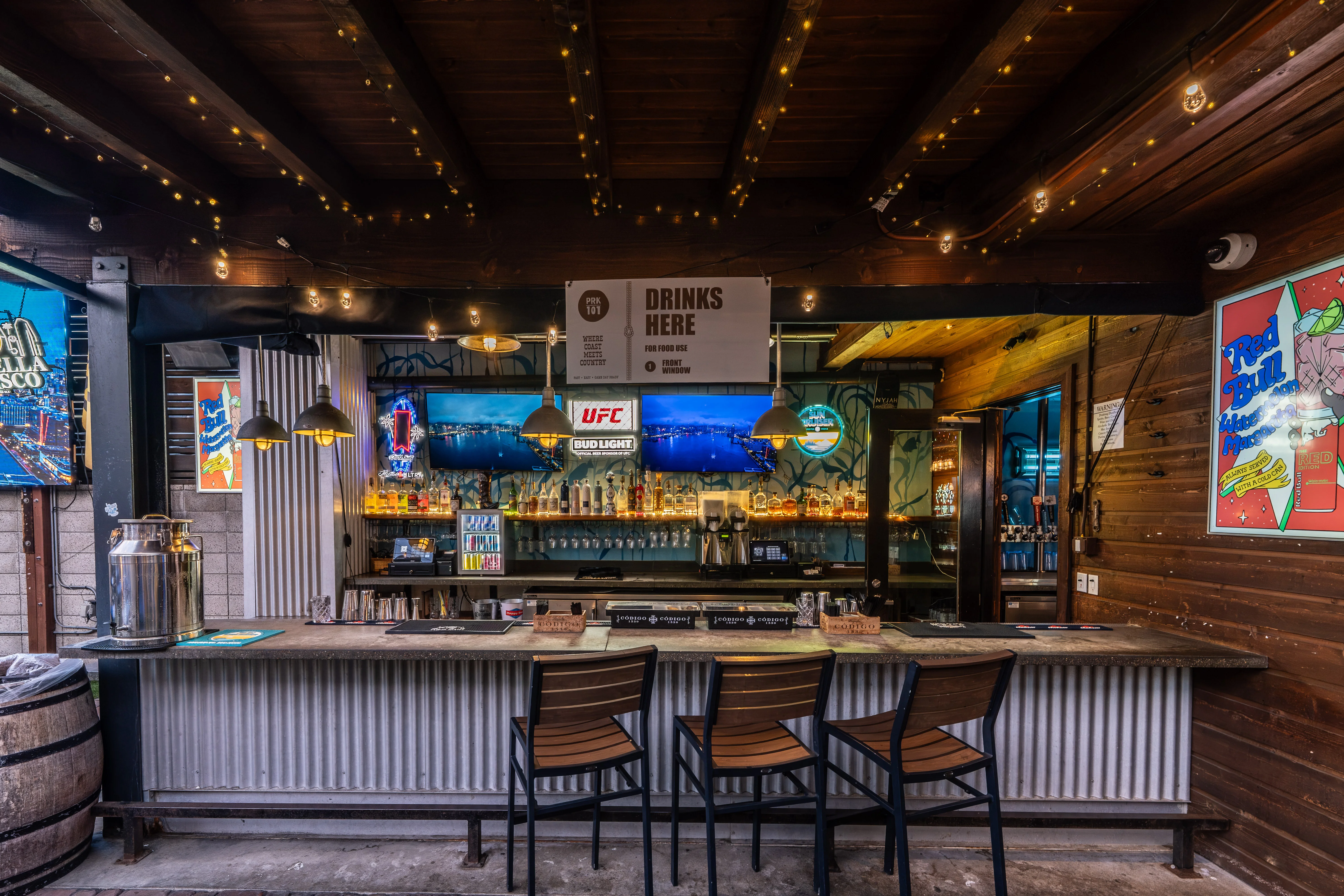 Full Bar
