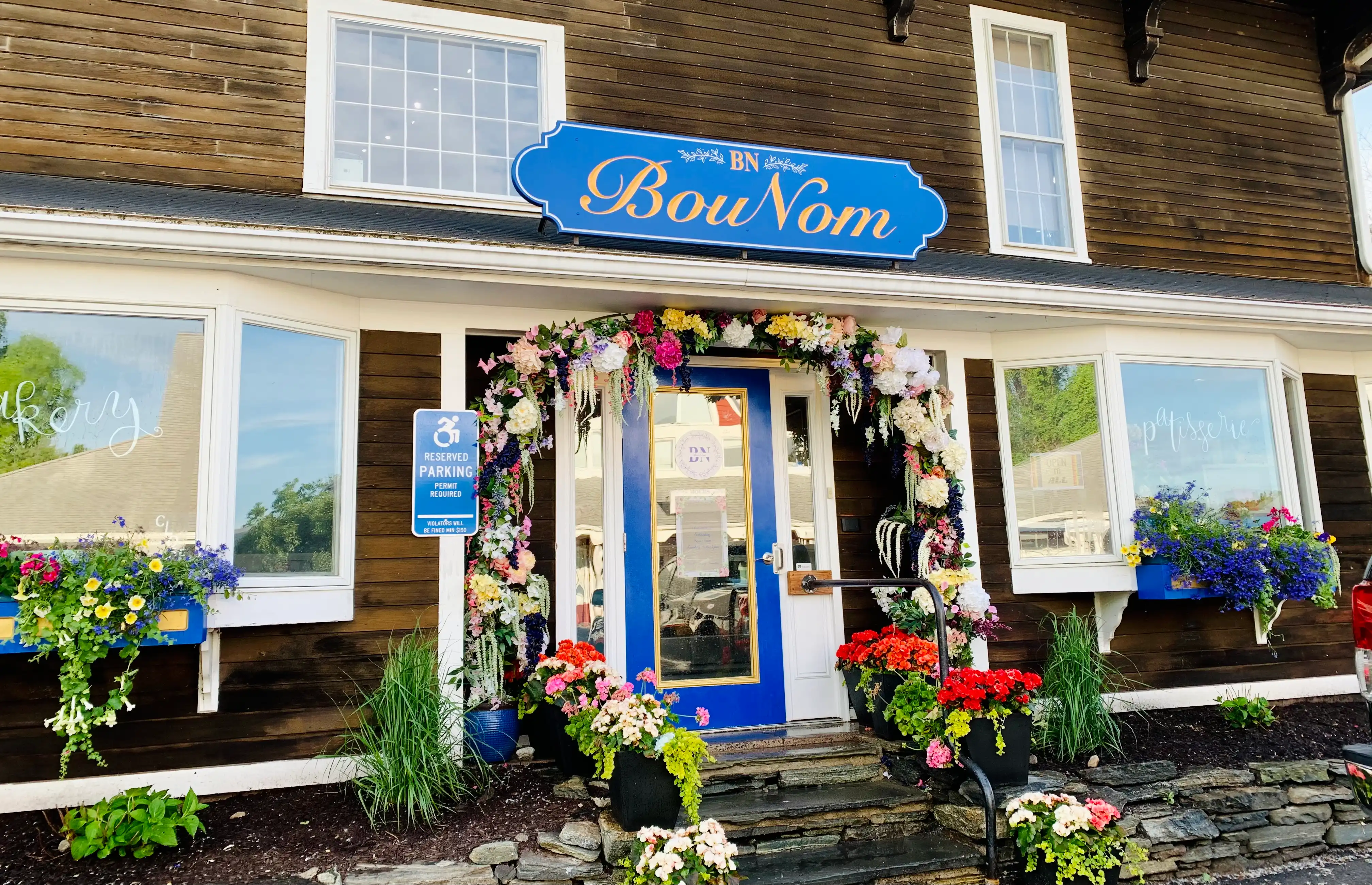 BouNom Café & Bakery Vanilla cake with vanilla frosting