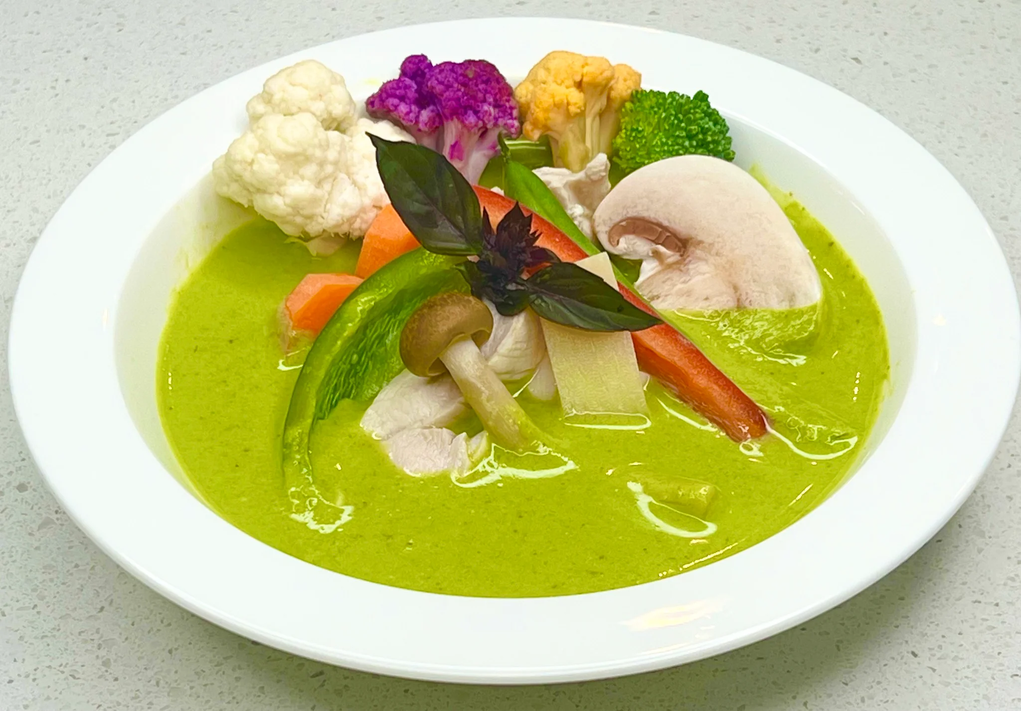 Thai green curry with vegetables and chicken