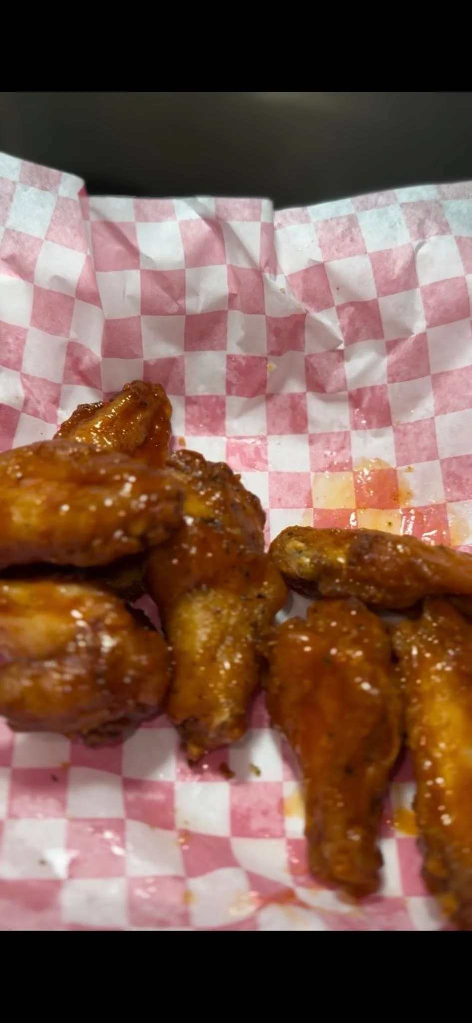 Delicious chicken wings served with dipping sauce on a plate.