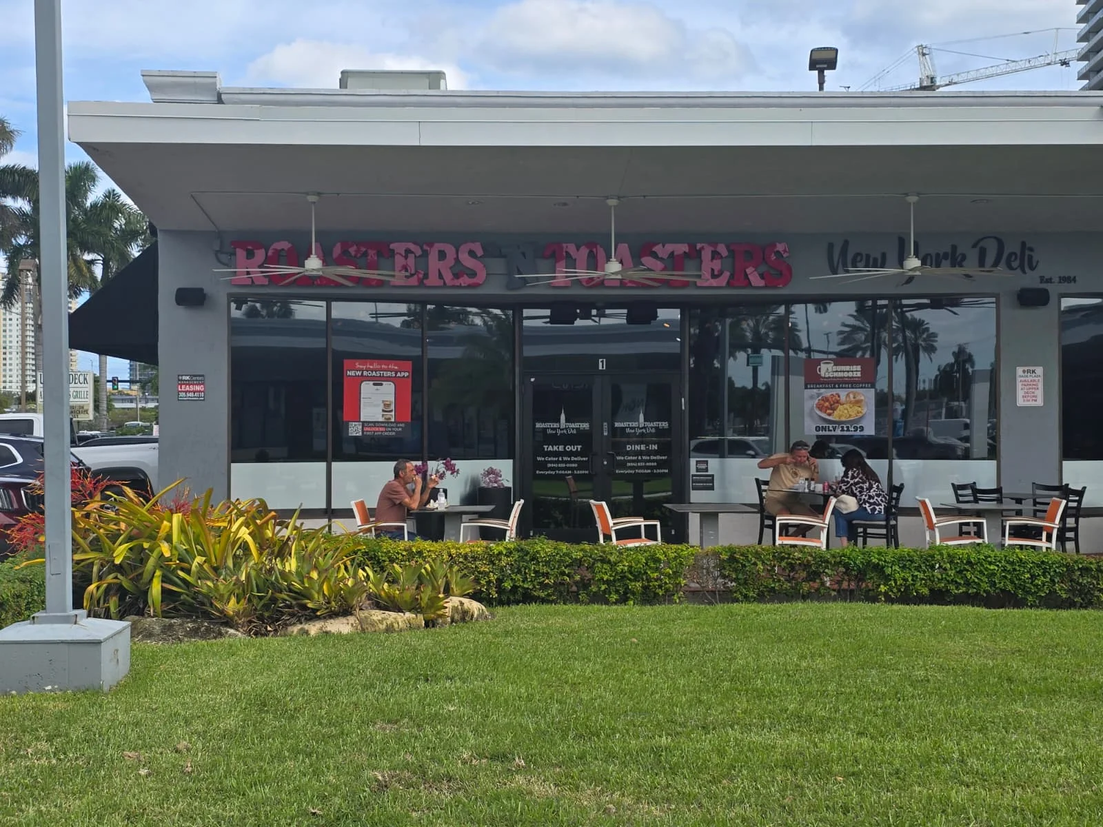 Exterior of Roasters ’N Toasters Hallandale restaurant