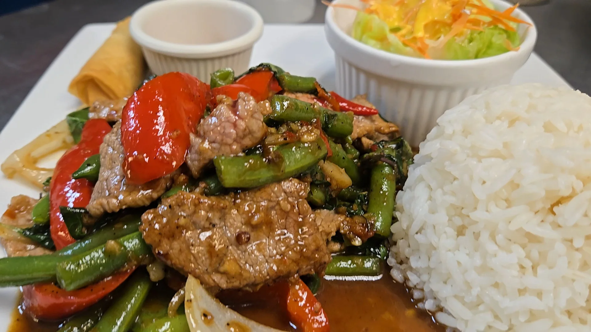 Stir-fried beef with vegetables in a savory sauce