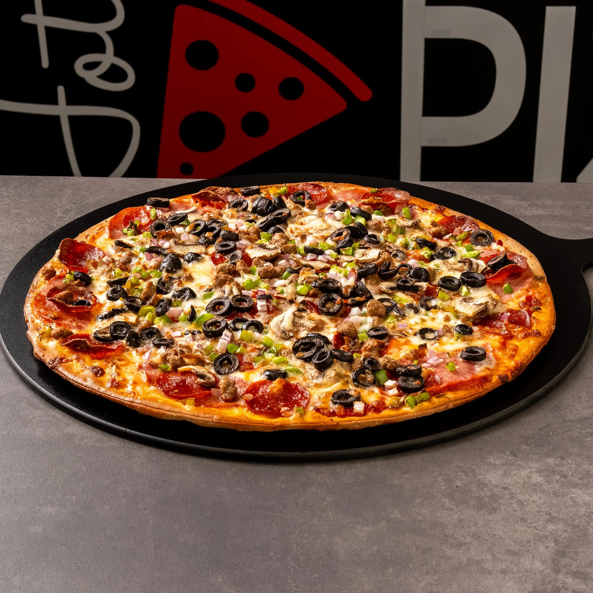 Medium Supreme Chicken Pizza