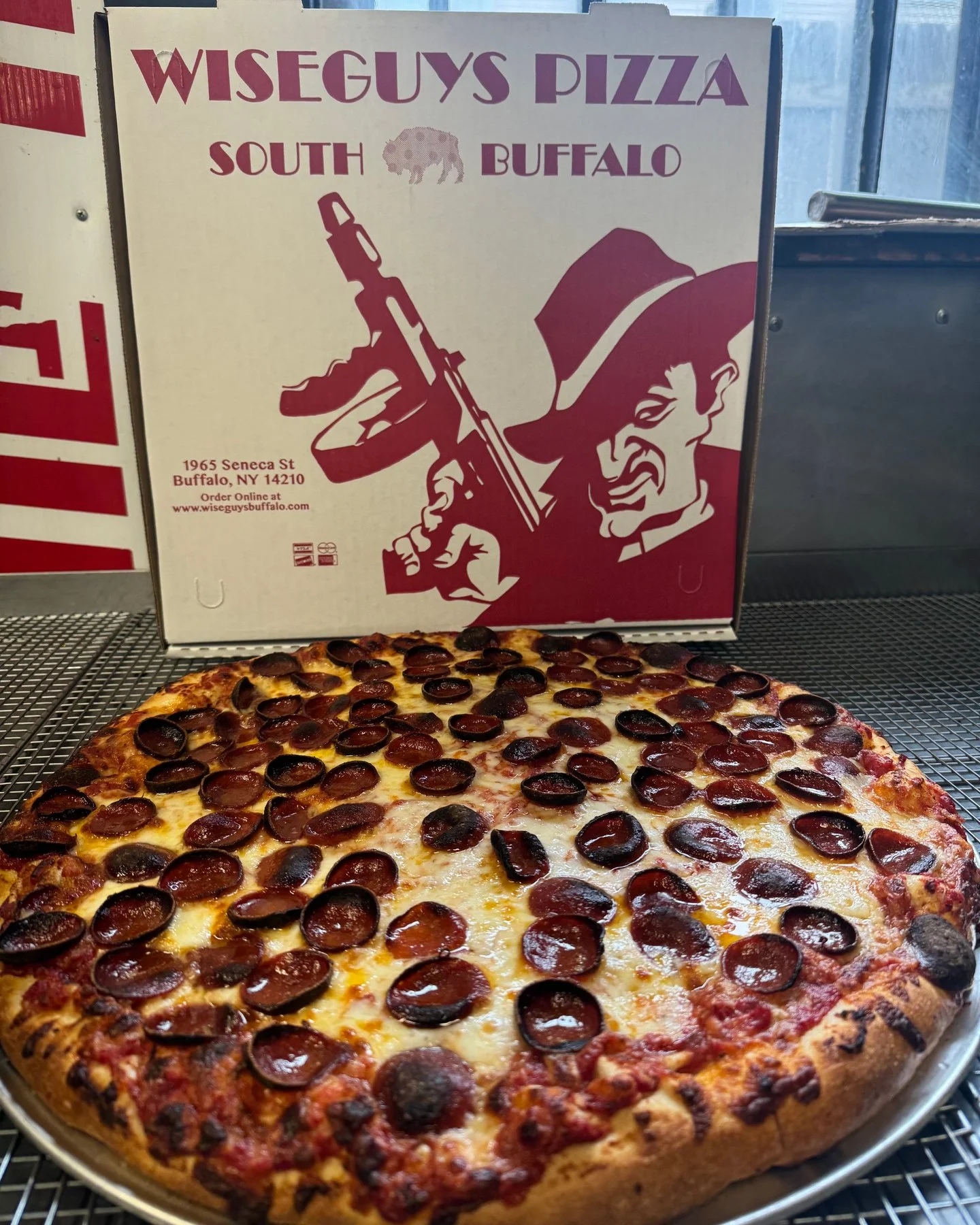 Medium Deluxe White Pizza