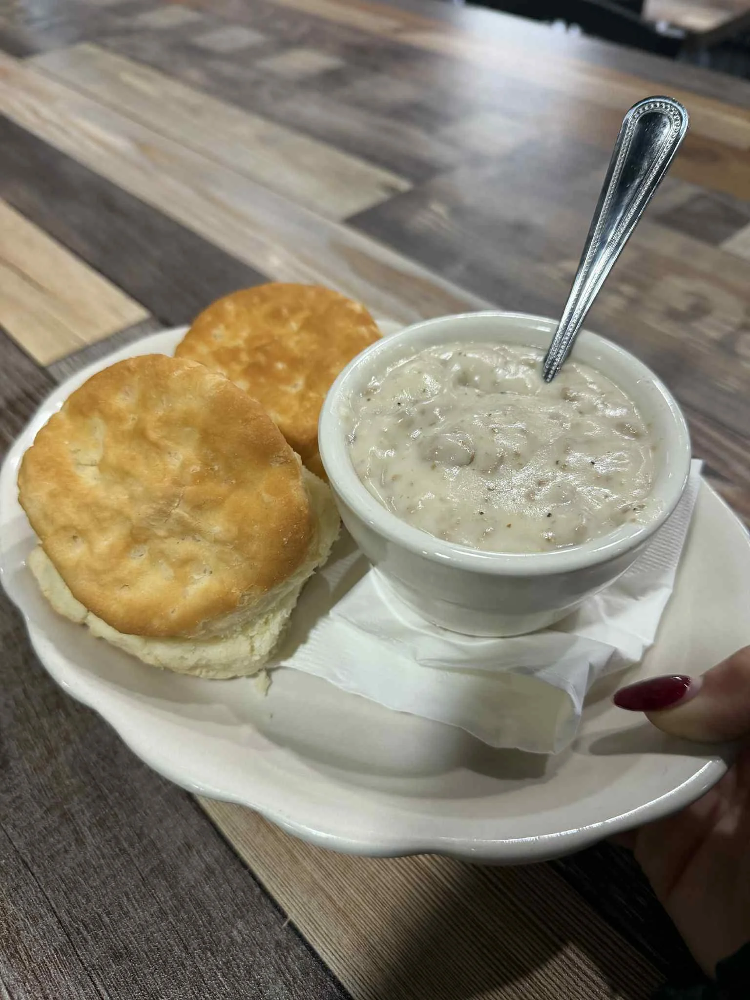 Bowl of clam chowder with biscuits