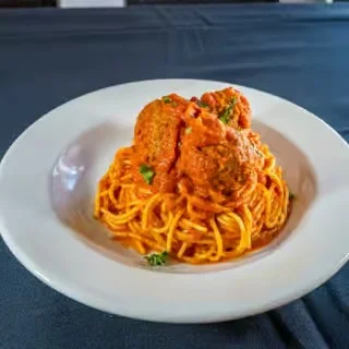 Classic spaghetti and meatballs in marinara sauce